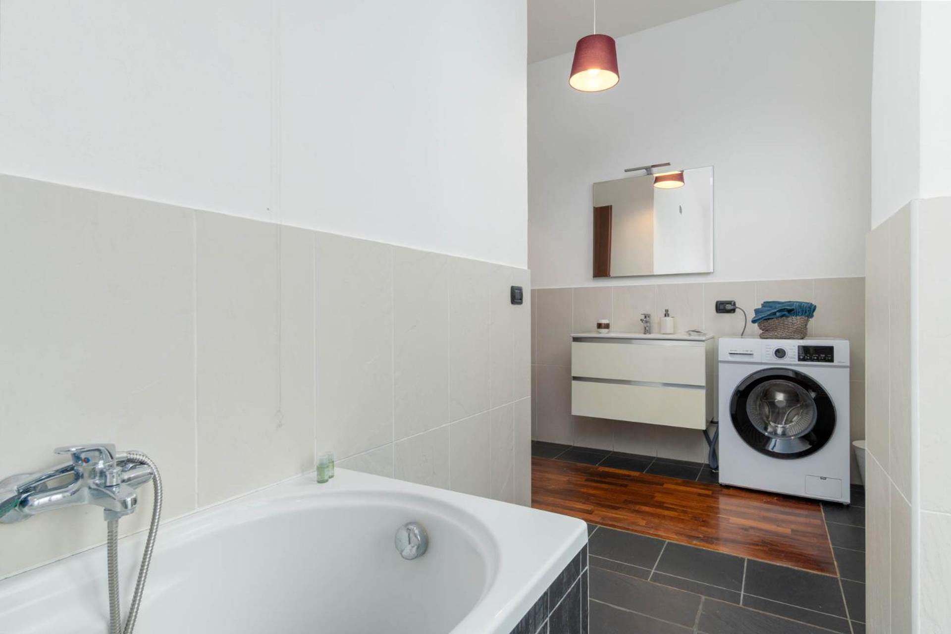 Attico Di 300 Mq 6 Camere 5 Bagni, Ampio Terrazzo เชซาโนบอสโกเน ภายนอก รูปภาพ