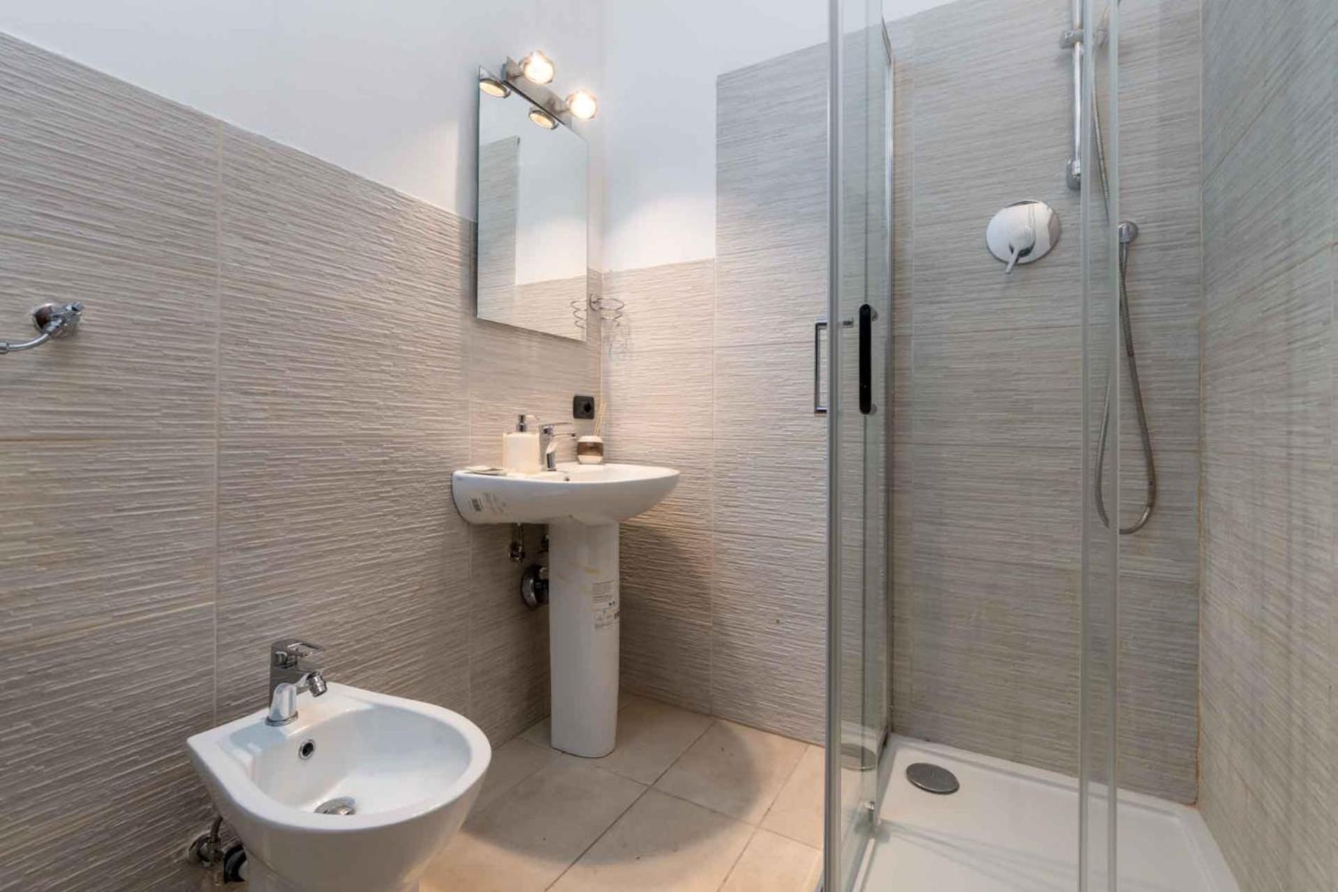 Attico Di 300 Mq 6 Camere 5 Bagni, Ampio Terrazzo เชซาโนบอสโกเน ภายนอก รูปภาพ