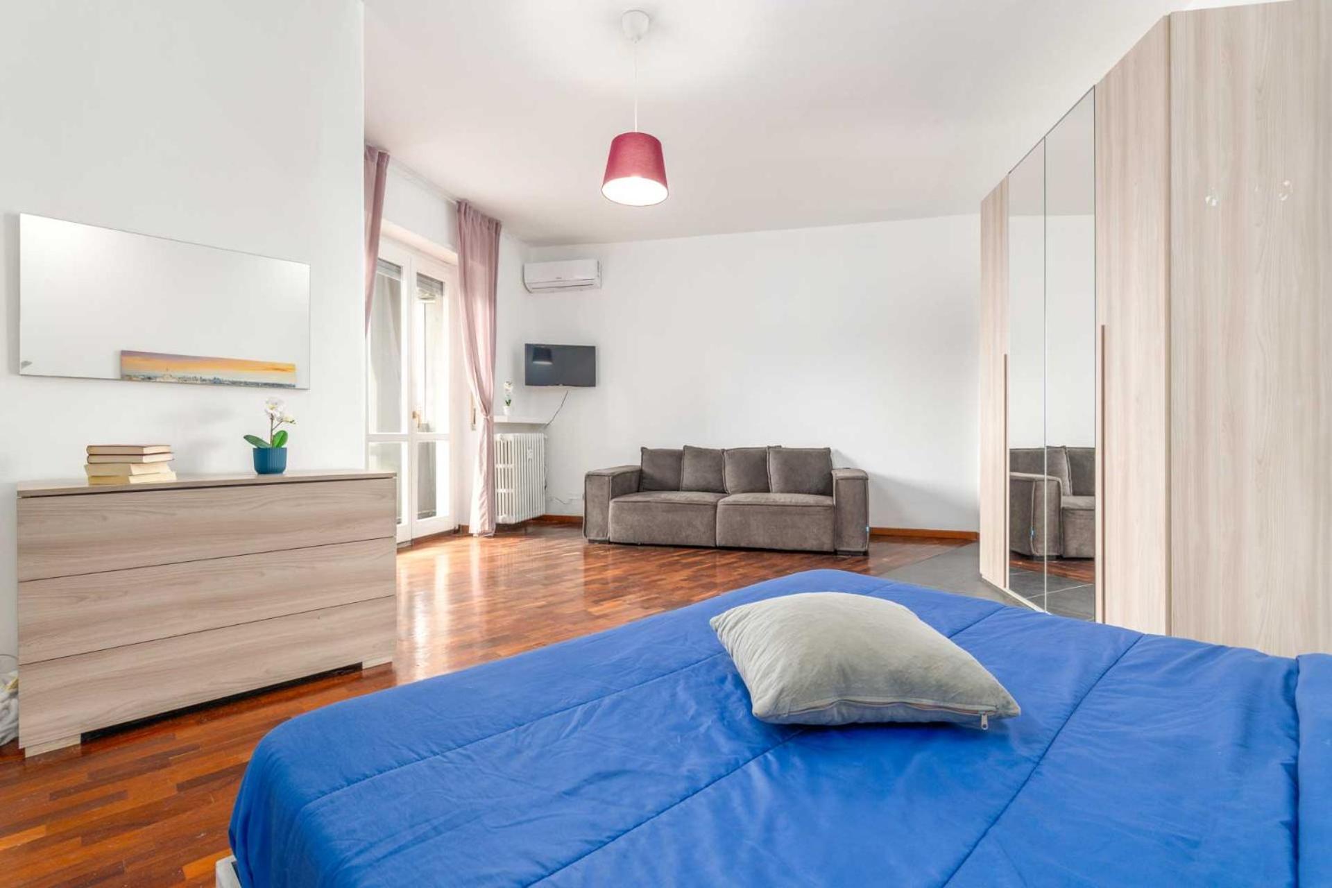 Attico Di 300 Mq 6 Camere 5 Bagni, Ampio Terrazzo เชซาโนบอสโกเน ภายนอก รูปภาพ